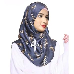 Nuevas bufandas personalizadas al por mayor para mujer, Material de seda 100%, alta calidad superior con la mejor nueva llegada, logotipo personalizado para mujer - Product Image 4