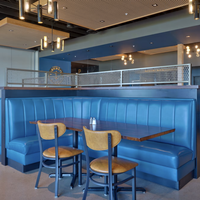 Ensemble de mobilier de restaurant avec banquette, plateau de table en bois massif, revêtement en cuir PU bleu, pieds en bois massif pour salle à manger d'hôtel