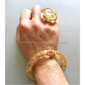 Juego de gemelos y brazaletes de resina de estilo Vintage personalizados hechos a mano para mujeres altamente pulidos DE LA India - Product Image 2