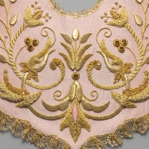 Cuello de Uniforme Real Bordado a Mano con Hilo Metálico Dorado, Color Rosa, de Primera Calidad, con Flecos - Product Image 5