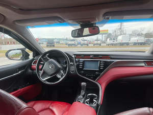 Toyota Camry XSE Turbo 2018, Sedán Automático con Motor V6 de 3.5L, Asientos de Cuero, Techo Corredizo Panorámico, Faros LED y Cámara Trasera - Product Image 4