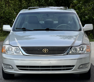 Vehículo USADO de Calidad con Volante a la Izquierda |   CONDUCCIÓN DERECHA |   TOYOTA AVALON XLS 2002 CON 44,000 MILHAS - Product Image 1