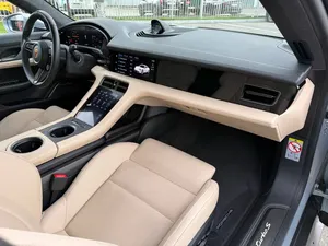 NEAT 2021, Taycan Turbo SI, faible kilométrage, transmission automatique, toit ouvrant panoramique, éclairage LED, feux diurnes LED - Product Image 5