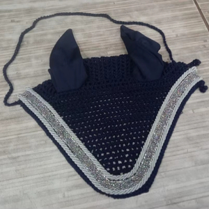 Elégant Bonnet à oreilles de cheval en crochet fait à la main, voile de haute qualité assorti, équipement d'équitation, confortable et élégant - Product Image 1