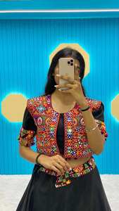 Lehenga Choli tradicional Navratri de algodón puro con trabajo Koti Gamthi y trabajo de espejo listo para bodas y fiestas - Product Image 2