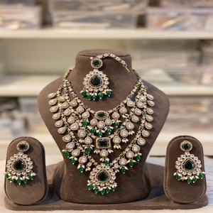 ชุดสร้อยคอเจ้าสาวคุณภาพพรีเมียม สร้อยคองูนดานแบบไม่เจียระไน พร้อมต่างหูและมงกุฎติดผม เหมาะสำหรับงานแต่งงานและงานเฉลิมฉลองต่างๆ - Product Image 1