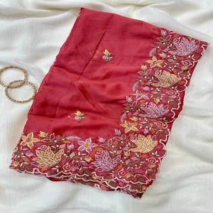 Sari VASTRA COTTAGE Star Georgette avec broderie multi-fils, travail de découpe et chemisier brodé assorti – Tenue de soirée de créateur - Product Image 5