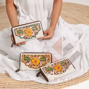 Tournesol fait à la main outillage en cuir véritable portefeuille femmes haute qualité peau de vache sculpture couverture fermeture à la mode embrayage Design portefeuilles - Product Image 1