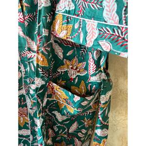 Bata Kimono Artesanal con Estampado Animal, Algodón Orgánico, Ligera, Ropa de Dormir Sostenible para Mujer, Cierre con Cordón - Product Image 3