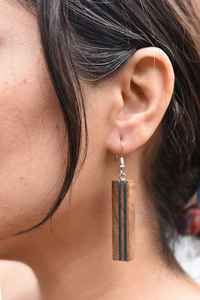 Pendientes Elegantes de Resina y Madera para Niñas, Joyería de Moda, Accesorios Hechos a Mano, para Fiestas y Atuendos Casuales - Product Image 4