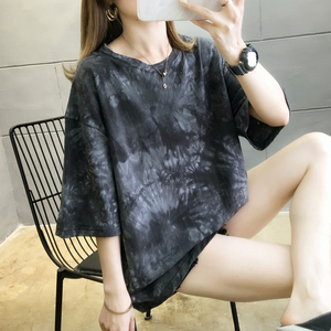 เสื้อยืดผู้หญิงพิมพ์ลายมัดย้อม ไซส์ใหญ่ คุณภาพสูง ทรงหลวม ไหล่ตก ขายส่ง - Product Image 4