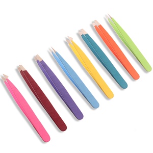 Nuevas pinzas para cejas de diferentes ángulos, ideales para dar forma a las cejas y eliminar vello con precisión, diseño y color personalizados. - Product Image 3