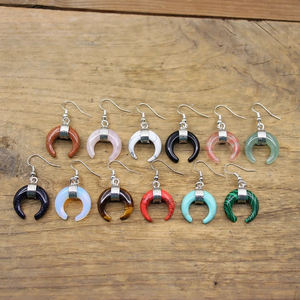 Boucles d'oreilles en forme de croissant de lune en malachite-Bijoux en pierre naturelle faits à la main-Boucles d'oreilles en corne bohème en gros - Product Image 2