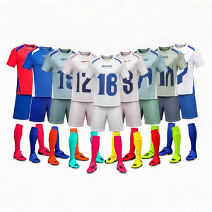 Conjunto de uniformes de fútbol con logotipo de marca personalizado de alta calidad OEM ODM Kit de equipo de fútbol camiseta Impresión digital Poliamida Secado rápido Unisex - Product Image 4