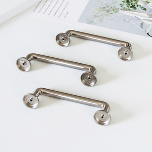 Poignée d'armoire contemporaine en forme de U en alliage de zinc avec base ronde pour la cuisine, la salle de bain, la chambre à coucher, la commode, le salon et la salle à manger - Product Image 5