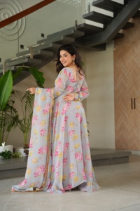 Elegante y de moda Zari Lentejuelas Vestido DE TRABAJO Vestido tradicional Bordado Trabajo con Georgette Boda Compromiso Colección de ropa - Product Image 3