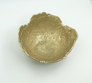 Bol de service en laiton doré en forme de fleur pour la décoration de table à manger familiale, buffet d'hôtel, occasions festives, mariages et cadeaux - Product Image 6