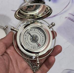 Brújula Alethiometer de Latón Grabada Personalizada, Regalo Único para Llevar en el Bolsillo, para Bautizos, Cumpleaños, Senderismo y Campamento - Product Image 1