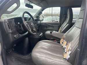 Chevrolet Express 3500 LS Turbo AWD 2017 USADO, Sedán Ligero con Asientos de Cuero - Product Image 3