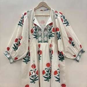 Haute qualité Floral main bloc imprimé femmes bohème coton robe mi-longue Kyra tunique courte cadeau pour votre bien-aimé - Product Image 1