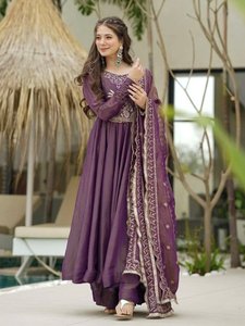 ROBE UNIE DE CRÉATEUR GEORGETTE AVEC BRODERIE SEQUENCE TRAVAIL DUPATTA WINE - Product Image 3