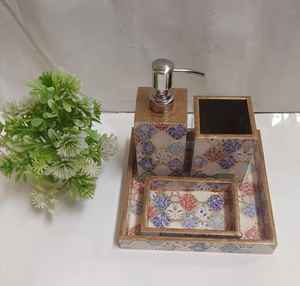 Elegante Juego de Baño de Cuatro Piezas de Resina MDF, Ecológico, Resistente a los Arañazos, Revestimiento Impermeable Duradero, Organización con Estilo - Product Image 1