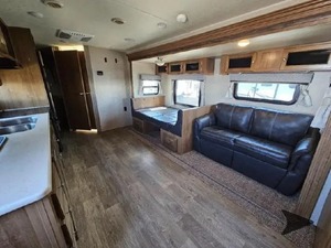 Caravanes de voyage d'occasion F-o-r-e-s-t River ROCK WOOD ROO 24WS 2019 - Product Image 2
