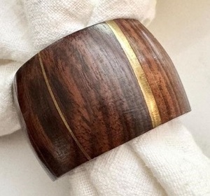 Ronds de serviette en bois stockés magnifiquement fabriqués à l'aspect naturel décoration de table à manger de style américain écologique pour hôtel - Product Image 4