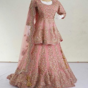 Robe de mariée longue avec perles de cristal pour femmes - Product Image 1