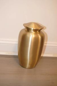 Vases de conservation commémoratifs pour cendres humaines Urnes en métal robustes artisanales indiennes traditionnelles faites à la main - Product Image 4