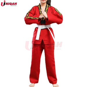 เครื่องแบบผ้าฝ้ายสีขาวน้ำหนักเบาผลิตจากโพลีเอสเตอร์สำหรับเทควันโดยูโดกิแบบกำหนดเองได้ - Product Image 1