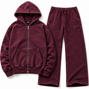 Ensemble de survêtement streetwear pour homme personnalisé, comprenant un sweat à capuche zippé oversize en coton épais délavé bordeaux - Product Image 3