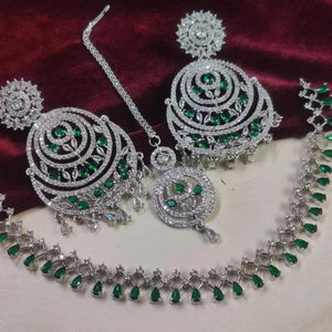 Conjunto de joyas de collar y pendientes de latón con diamantes americanos Impresionantes para bodas y aniversarios - Product Image 1