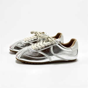 Chaussures de jogging pour femmes de style rétro de Hong Kong, printemps, cuir souple, légères, antidérapantes, chaussures de sport décontractées pour la course à pied - Product Image 6