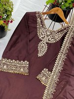 Magnifique Madhuri D. Bollywood actrice porter tissu lourd matériel fil et broderie travail trois pièces Salwar costume pour OnlineSale