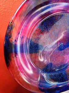 จานเรซิ่นทรงกลมสำหรับเสิร์ฟ จานที่ทนทาน เหมาะสำหรับเป็นของขวัญหรือตกแต่งภายใน - Product Image 3