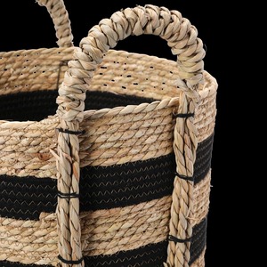 Panier de rangement tissé noir et naturel avec doubles poignées en corde pour le linge, les jouets, les couvertures et la décoration intérieure élégante en provenance d'Inde - Product Image 5