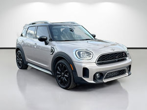 Mini Countryman Cooper S ALL4 2.0L Turbo Essence Automatique Luxe SUV Compact d'occasion 2024 pour l'exportation - Product Image 3