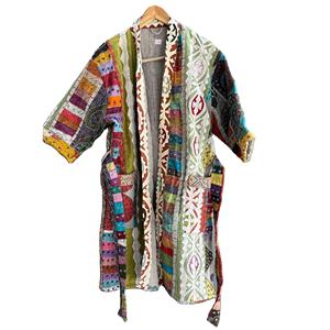 Vente en gros manteau d'hiver vintage pour femmes vestes longues matelassées Kantha taille libre point à la main Patchwork coton ceinture tissu imprimé - Product Image 1