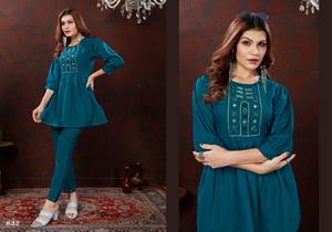 Pantalon Kurtis en coton à la demande avec travail manuel pour vêtements décontractés du fabricant et fournisseur indien - Product Image 2