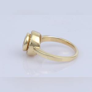 Compromiso atemporal, anillo chapado en oro y plata 925, joyería elegante hecha a mano para mujer, piedra central redonda con piedra de acento Pavimentada - Product Image 3
