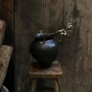 Maceta de arcilla negra ecológica moderna para jardinería doméstica, Etiqueta Privada, opciones OEM/ODM disponibles - Product Image 1