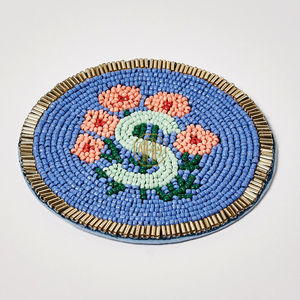 Posavasos con letras y cuentas de cristal hechas a medida 2025, elegante alfombrilla tejida a mano para bebidas para elegantes ajustes de mesa - Product Image 3