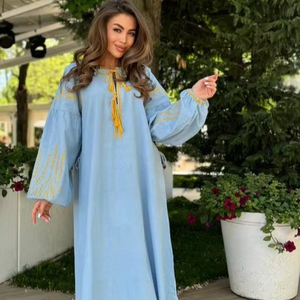 Vestido bohemio bordado blanco y azul perfecto para bodas y ocasiones especiales - Product Image 1