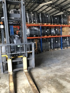 Neumático Sólido Sin Cámara de Espuma de 200X50 8\"X2\" C179 con Nervaduras Negras para Scooter de Movilidad, Pieza Cheng Shin - Product Image 4