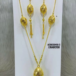 Ensemble Chik fantaisie de haute qualité avec boucles d'oreilles plaqué or pour femmes - Product Image 1