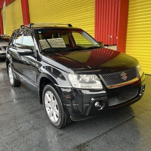 SUV Su-zuki Escudo d'occasion Suspension solide, intérieur spacieux et excellentes caractéristiques de sécurité pour tous les passagers - Product Image 5