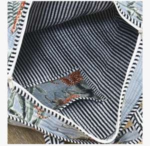 Sac fourre-tout en toile matelassée gris écologique pour femmes, motif vintage, fermeture éclair durable, style féminin tendance pour les voyages d'été - Product Image 4