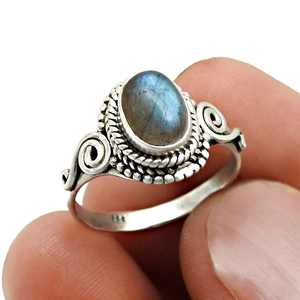 Bague classique en argent sterling 925 oxydé avec pierre précieuse labradorite sertie en bélière, belle bague de fiançailles de style bohème - Product Image 4