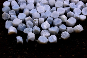 25 pièces de pierres précieuses brutes 8-10 MM pierre précieuse d'opale bleue naturelle meilleure qualité opale matières premières faisant des bijoux pierre d'opale brute en vrac - Product Image 4